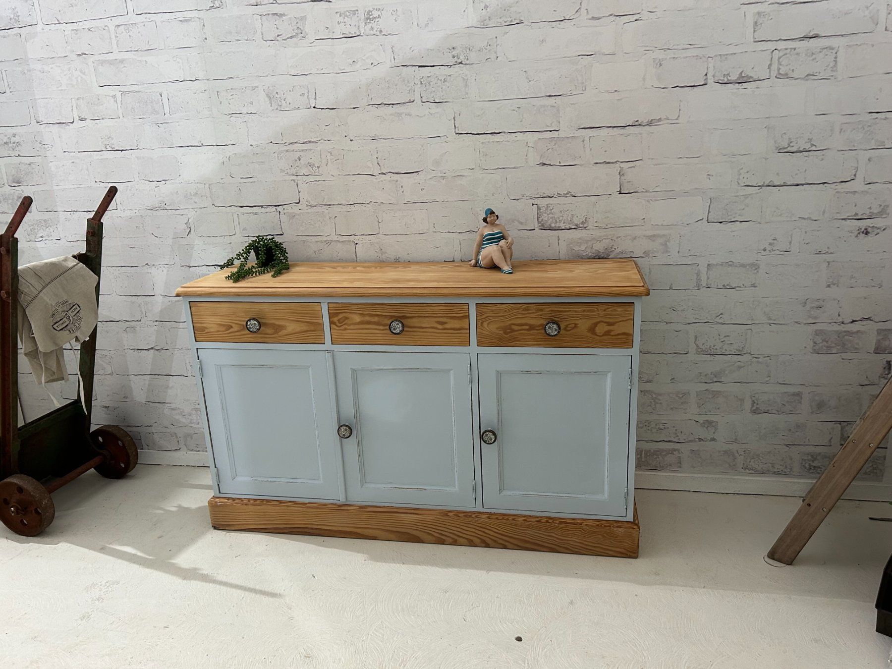 Kommoden: Sideboard Tanne massiv Kommode Buffet restaur. vintage artic – Gebraucht aus Dottikon von beni1204