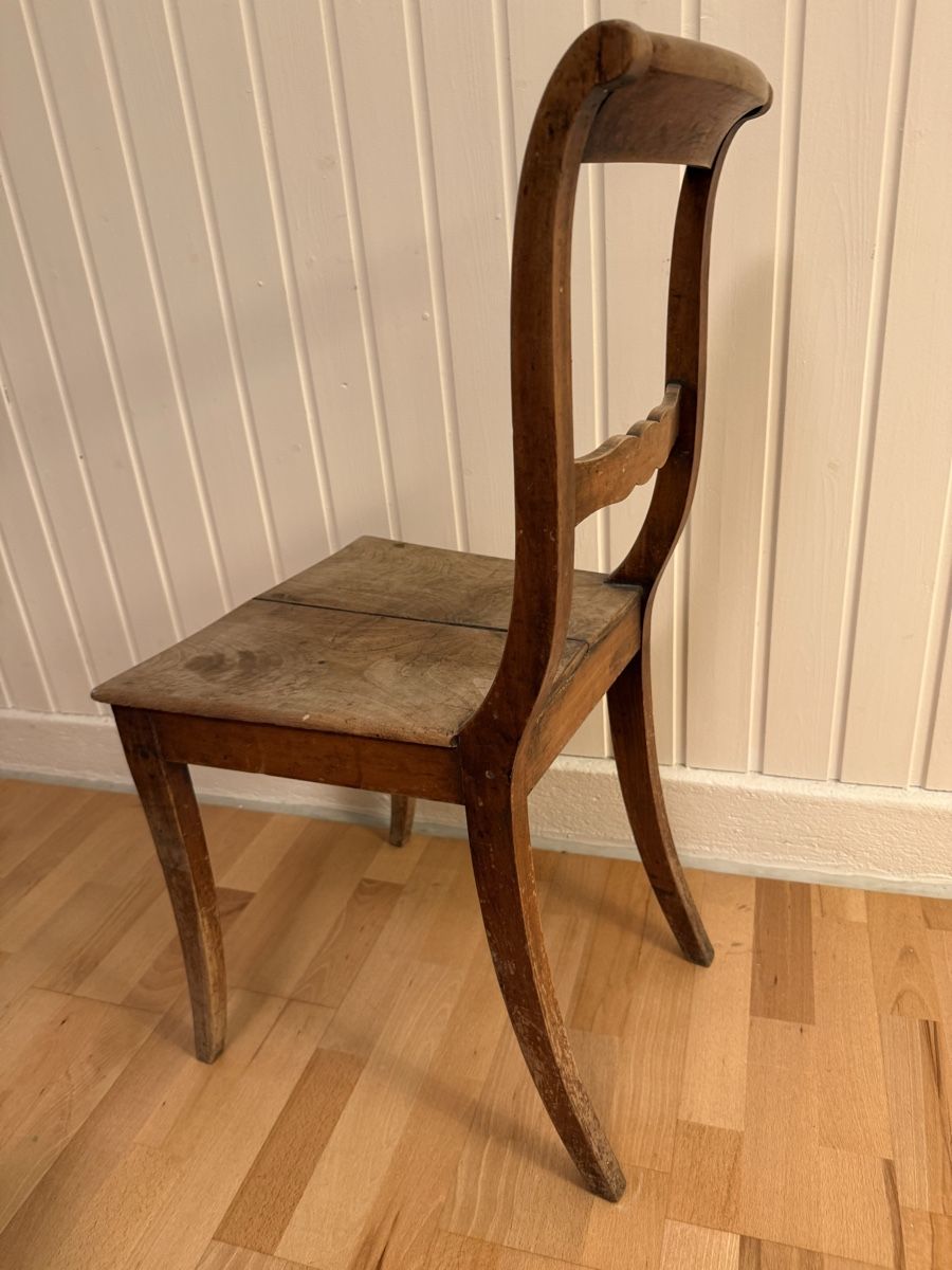 Sedie: Antiker Biedermeier Holzstuhl mit Säbelbeinen – Usato da Bern venduto da Moowee 2