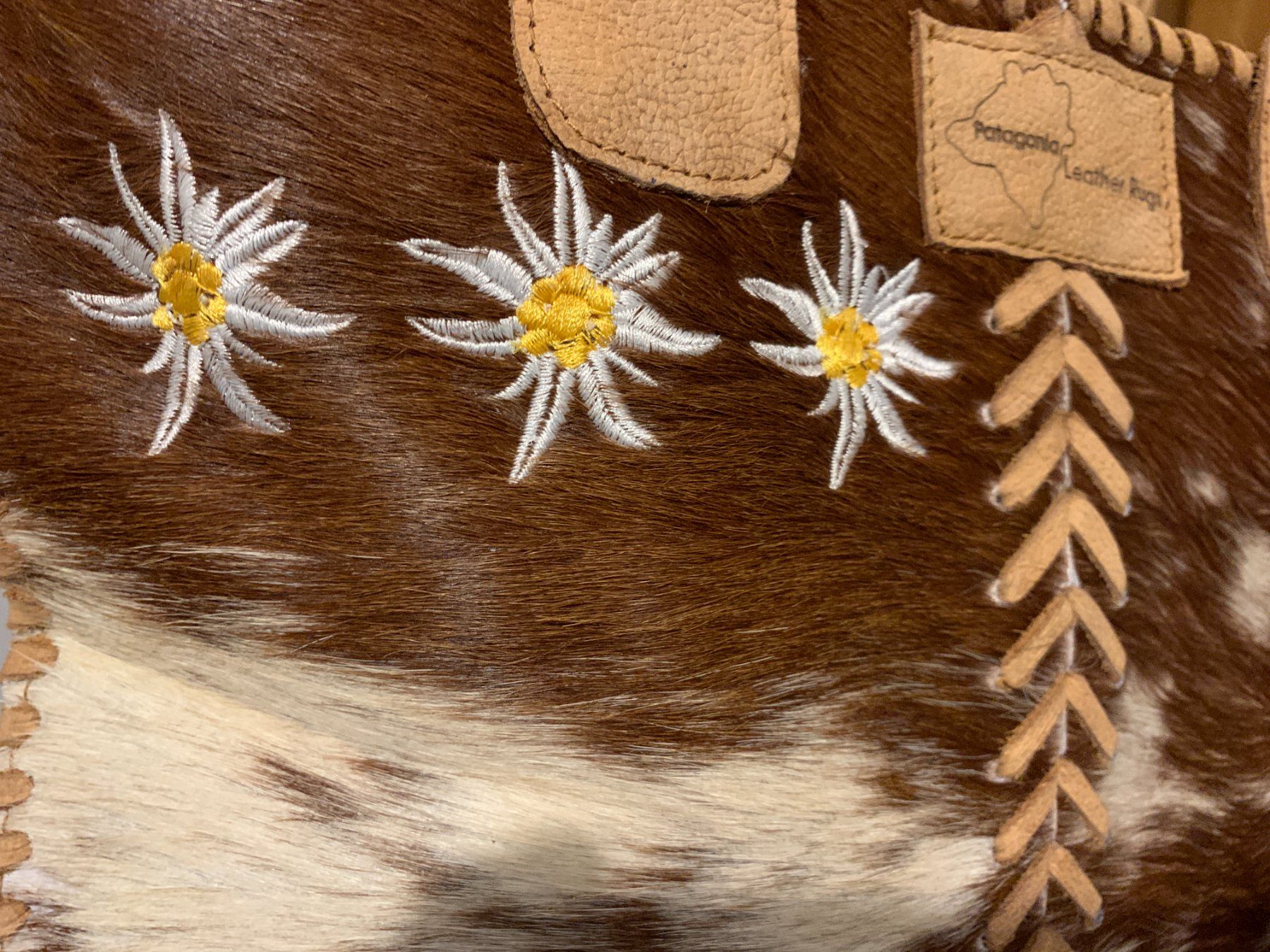 Borse da donna: Handtasche aus echtem Kuhfell Edelweiss – Nuovo e nell'imballaggio originale da Arbedo venduto da patagonialeatherrugs 2