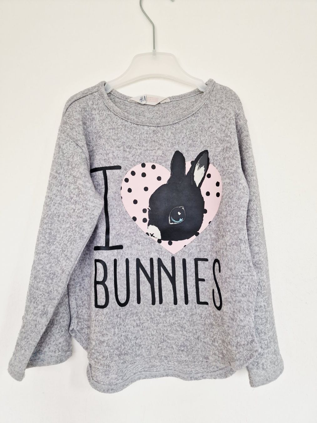 H&M Maglioni & Felpe: Mädchen Pullover H&M Gr. 110/116 4-6Y Grau mit Hasen – Usato da Hallau venduto da CHACLA