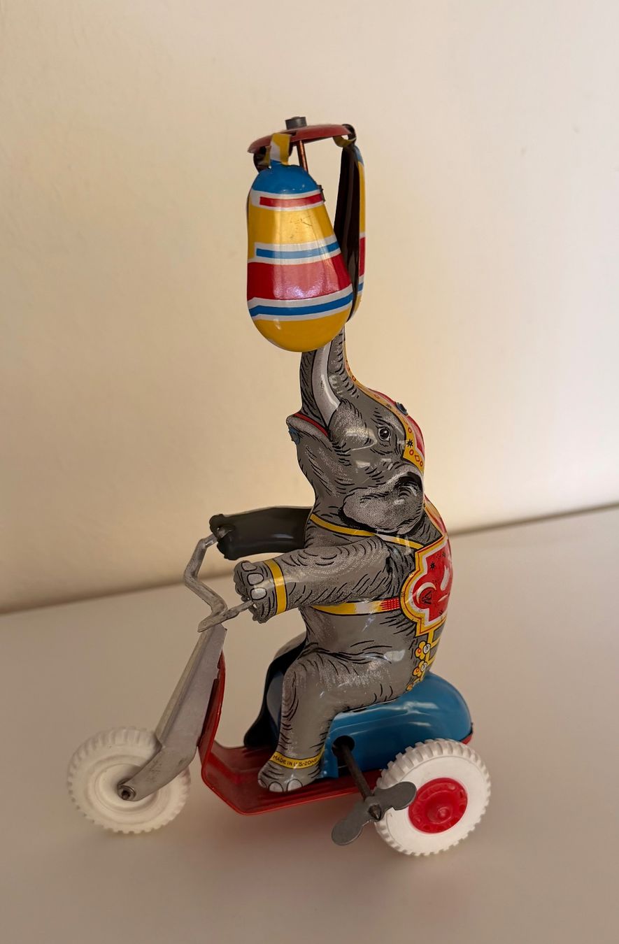 Jouets: Blechspielzeug Elefant auf Roller – D'occasion à Richterswil par giacometti222 1