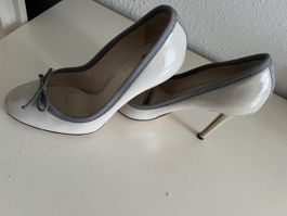 Dolce & Gabbana Grey Patent Leather Round Toe pump with bow 