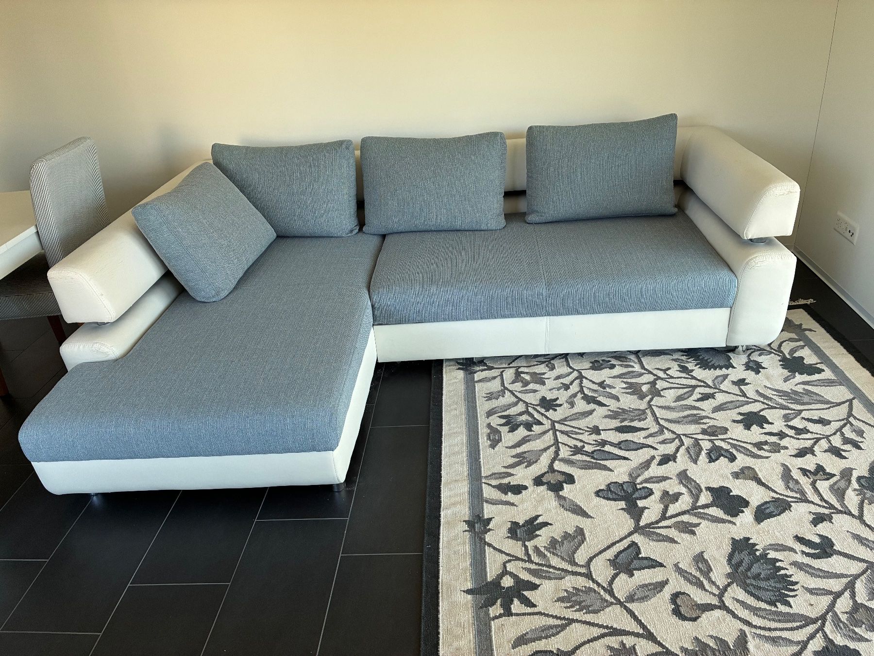 Divani: Zum Verschenken Variable Sofa, weiss-grau – Usato da Oberwil b. Zug venduto da vra_2lcg 2