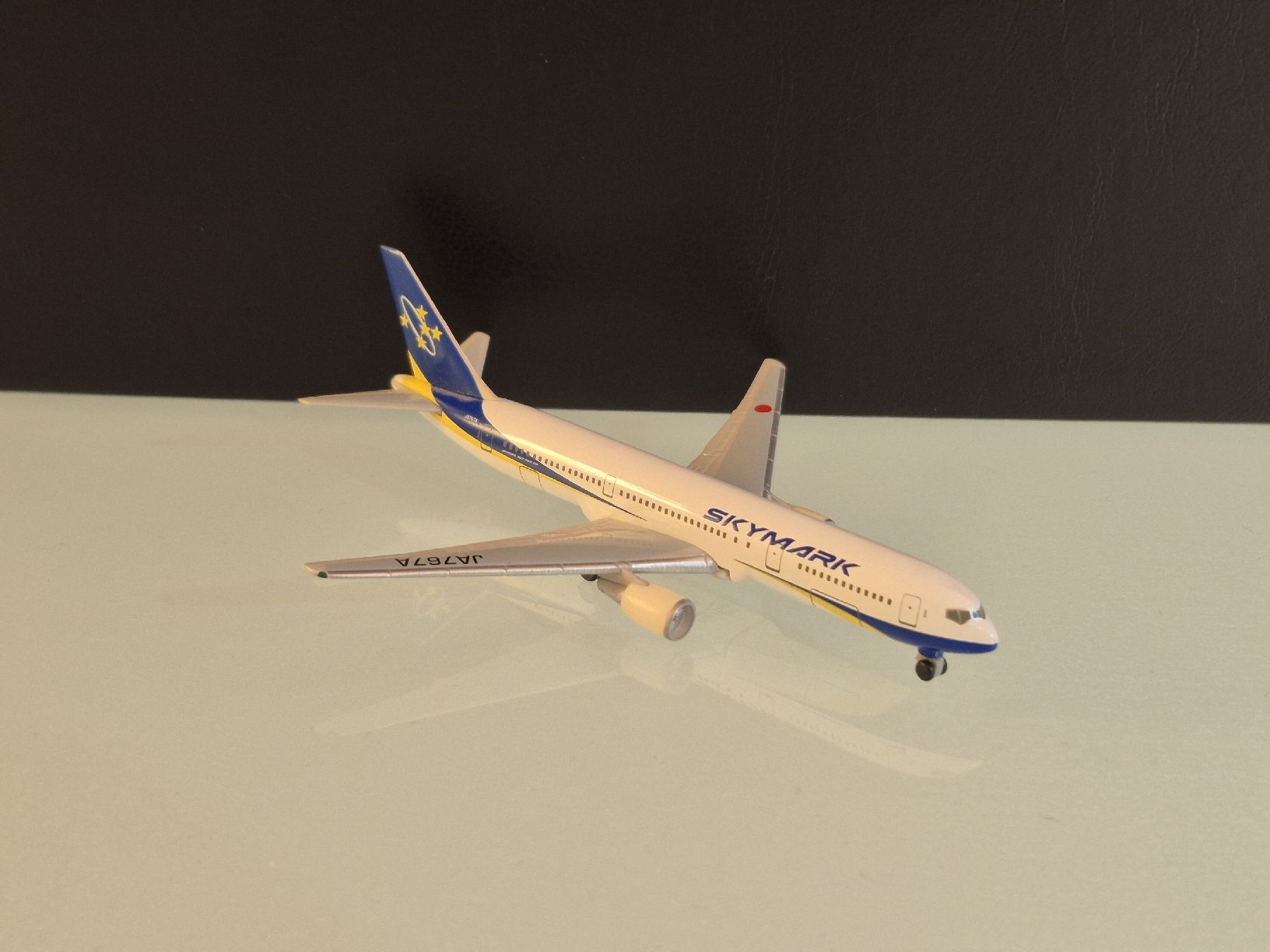 Herpa Kit di modellismo & Modellini statici: Herpa Skymark Airlines 1:500 – Usato da Uetendorf venduto da myhome12 2