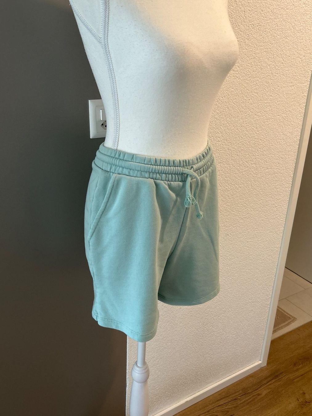 Pull&Bear Pantaloni: Damen Short mintgrün von Pull&Bear Grösse M – Usato da Brunnen venduto da Nala2929 2