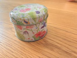 Decorative tin box floral print good condition