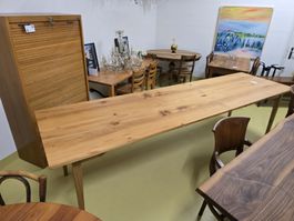 Grosser Holztisch,  Wirtshaustisch,  Esstisch