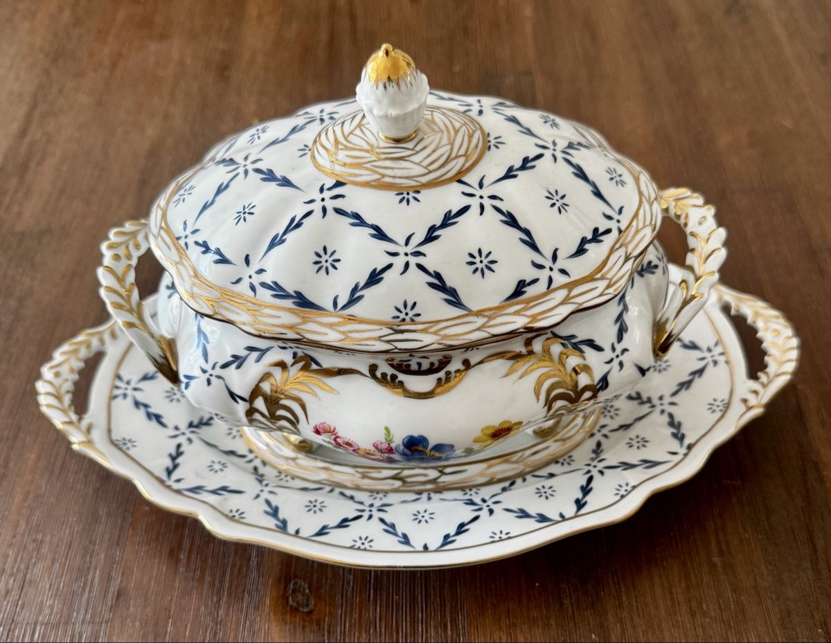 Ciotole: Terrine mit Deckel und Unterteller mit Blumenmalerei – Usato da Olten venduto da ebelin01
