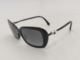 🕶️ **Chanel Sonnenbrille Schwarz mit Perlen & CC-Logo –