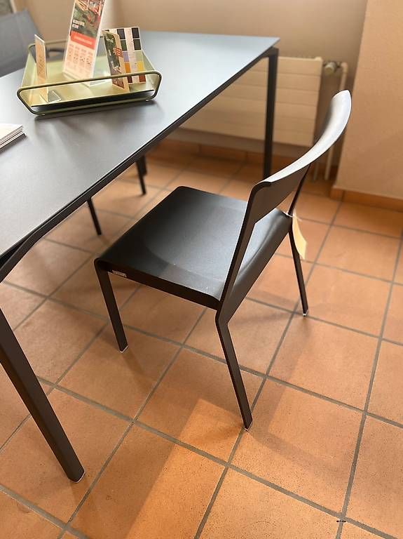 Fermob Sedie: Fermob Bellevie Outdoor Stuhl anthrazit – Nuovo (secondo la descrizione) da Wil SG venduto da troll_moebel 1