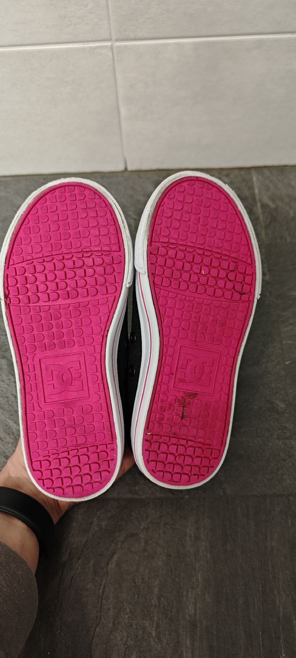 DC shoes Scarpe per ragazze: DC Kinderschuhe Mädchen schwarz-pink Gr. 29 – Usato da Visp venduto da Heilil 2