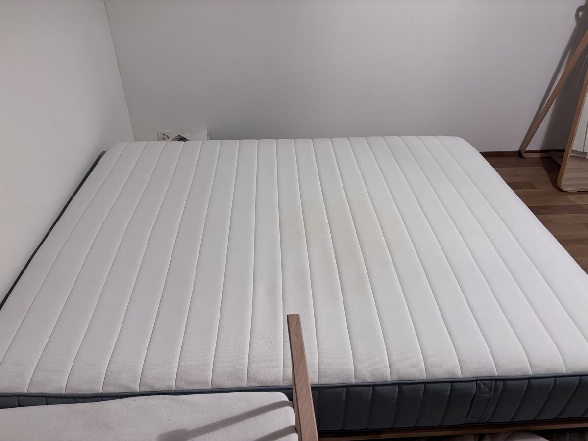 Ikea Letti: Matratze+ Bett 160x200 – Usato da Zürich venduto da adr_6vnq