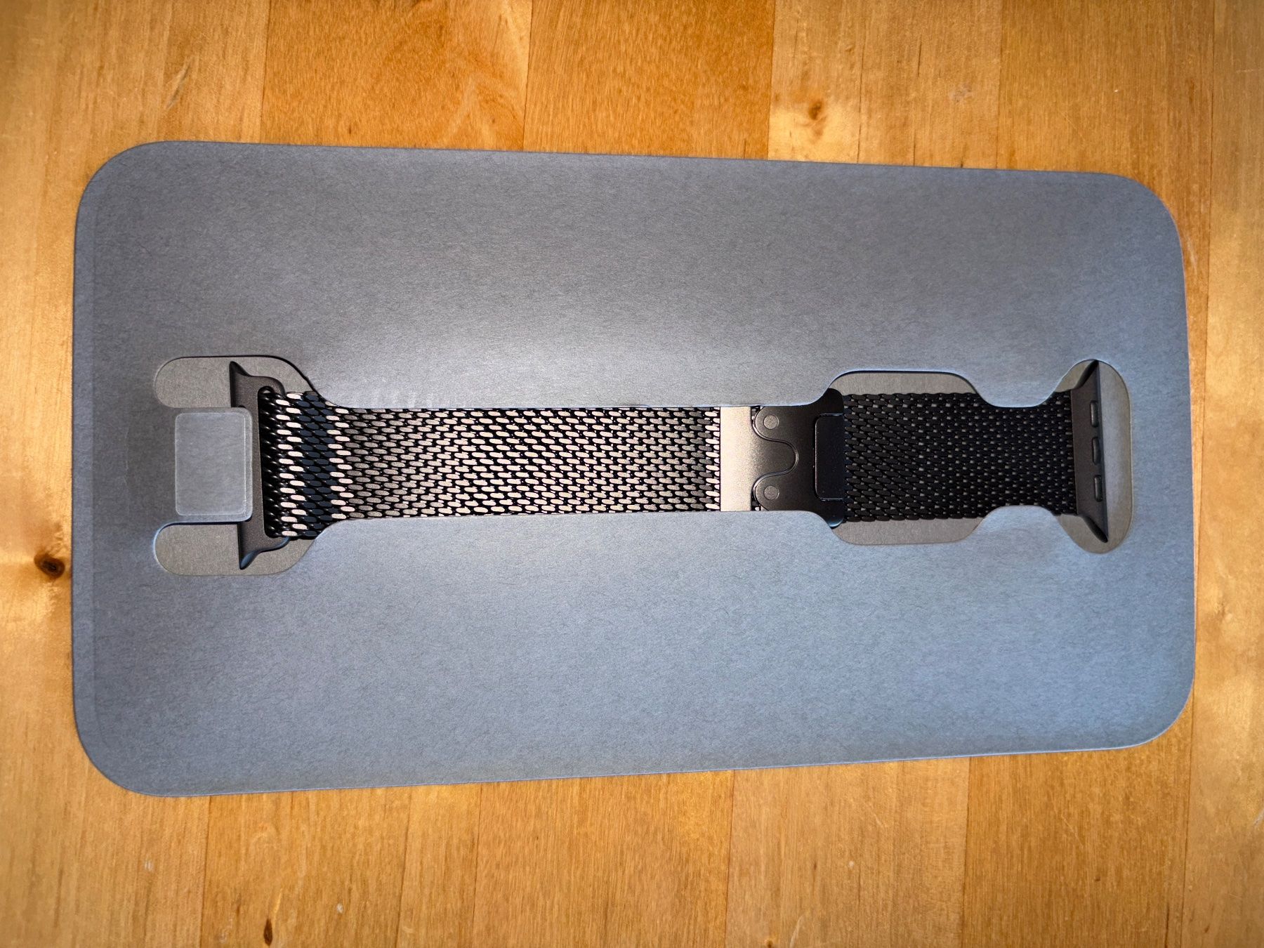 Apple Bracciali & Braccialetti: Bracelet Apple Watch titanium Milanese Loop L – Nuovo e nell'imballaggio originale da Cormérod venduto da mccfee09