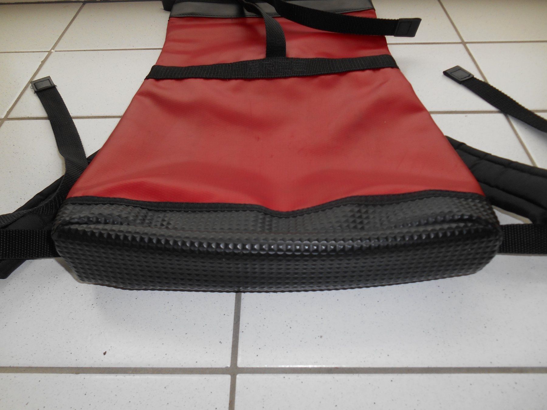 Bree Zaini: Bree Rucksack in Rot/Schwarz – Usato da Basel venduto da Birs868 3