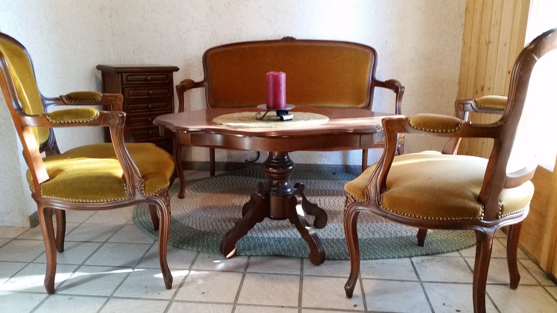 Set di tavolo e panche: Petit salon Louis XV – Usato da Grimisuat venduto da achille777