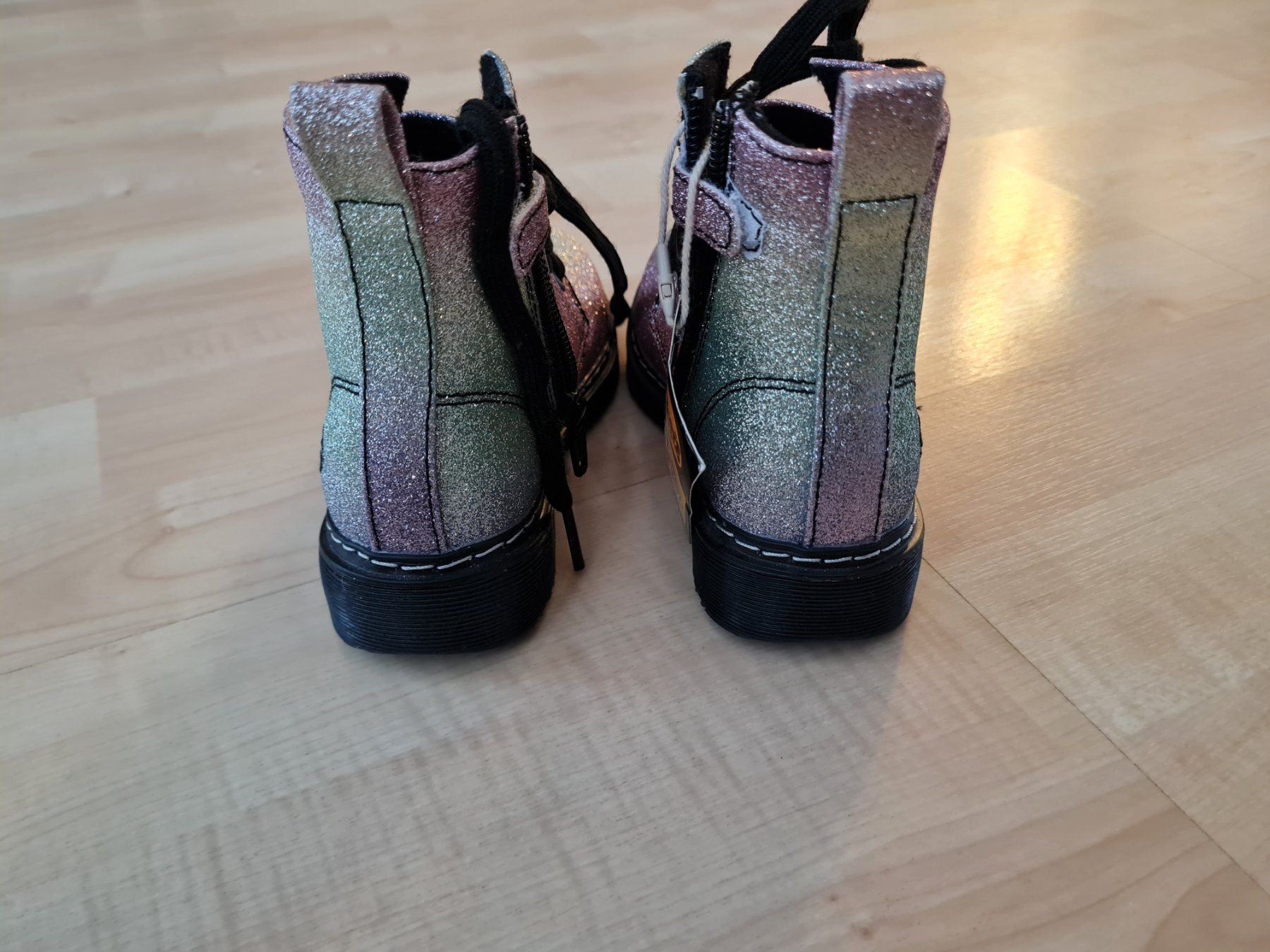 Chaussures filles: Dockers Gr. 26 Glitzer Boots Mädchen Schuhe neu – D'occasion à Wallisellen par T8304T 2