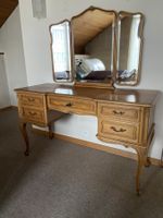 Frisiertisch im im französischen Landhausstil