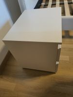 Nachttisch weiss mit zwei Schubladen