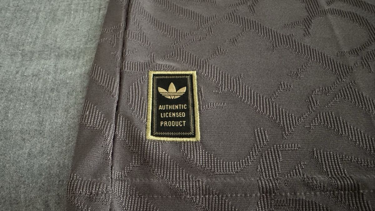 Real Madrid Canottiere & Pantaloni: Real Madrid Maillot Authentique Third 24/25 Gris Graphite – Nuovo (secondo la descrizione) da Rheinfelden venduto da flo_6rzz 2