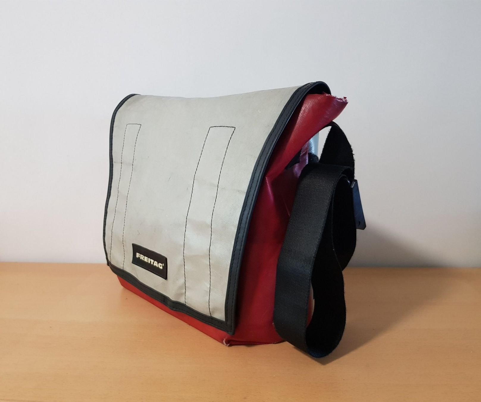 Freitag Borse: Freitag Tasche / Umhängetasche – Usato da Basel venduto da Birs868 1