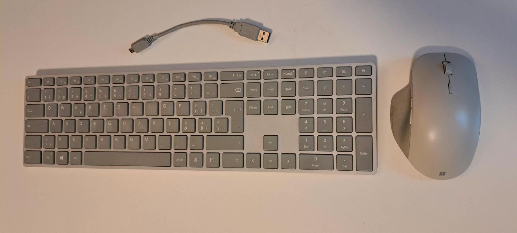 Microsoft Tastiere: Microsoft Surface Keyboard (1. Generation) inkl. Maus, Kabel – Usato da Herznach venduto da Waveriderin 8