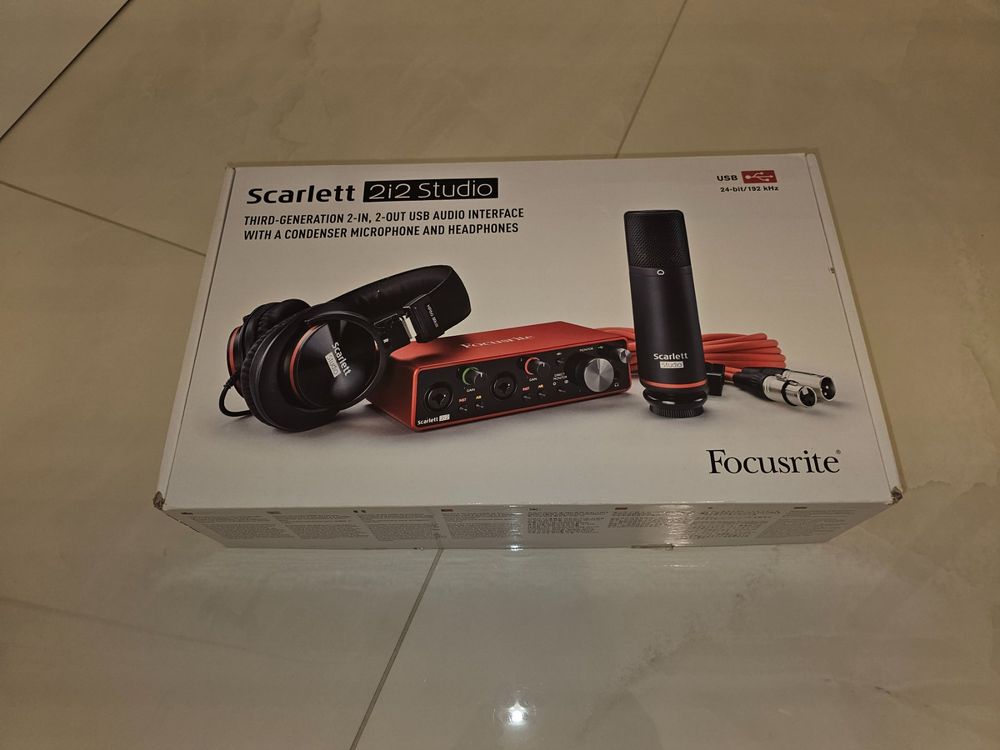 Focusrite Scarlett 2i2 3rd Gen + Condencer microphone (Neu (gemäss ...