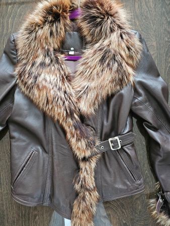 Damenjacke mit dem Pelz. Hand made.