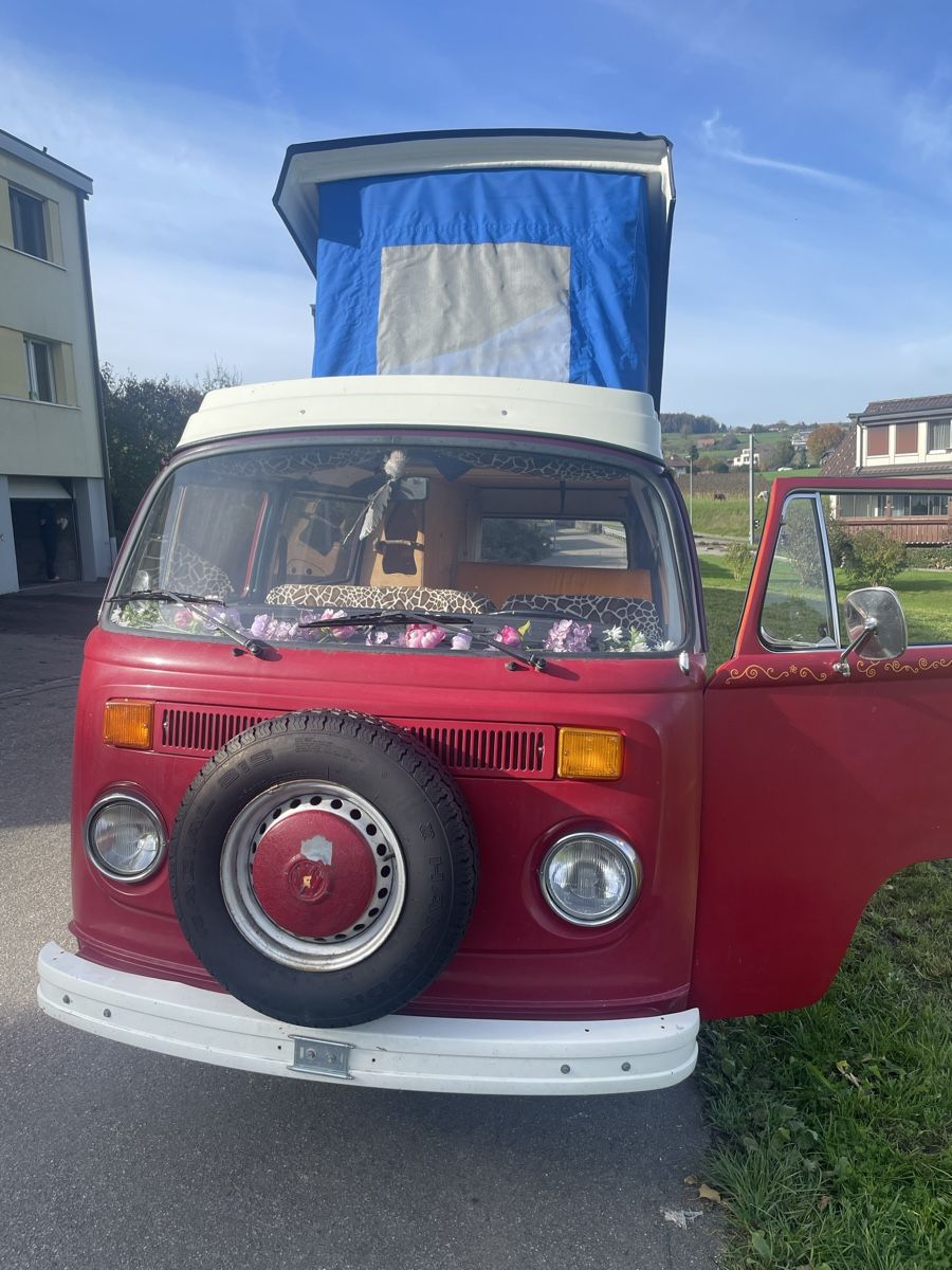 VW Veicoli da campeggio: VW T2 Camper, restauriert – Usato da Rüfenacht BE venduto da nad_t77n