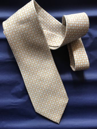 Cravate BVLGARI 100%soie, jaune clair, orange, blanc, 7 plis