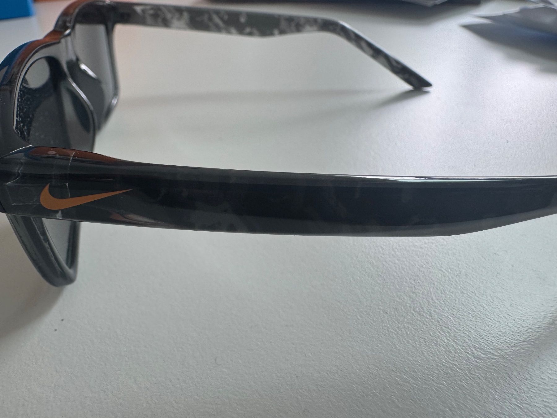 Nike Lunettes & Verres: Lunettes de soleil Enfant – D'occasion à Chatelaine par lae_7h8n 3