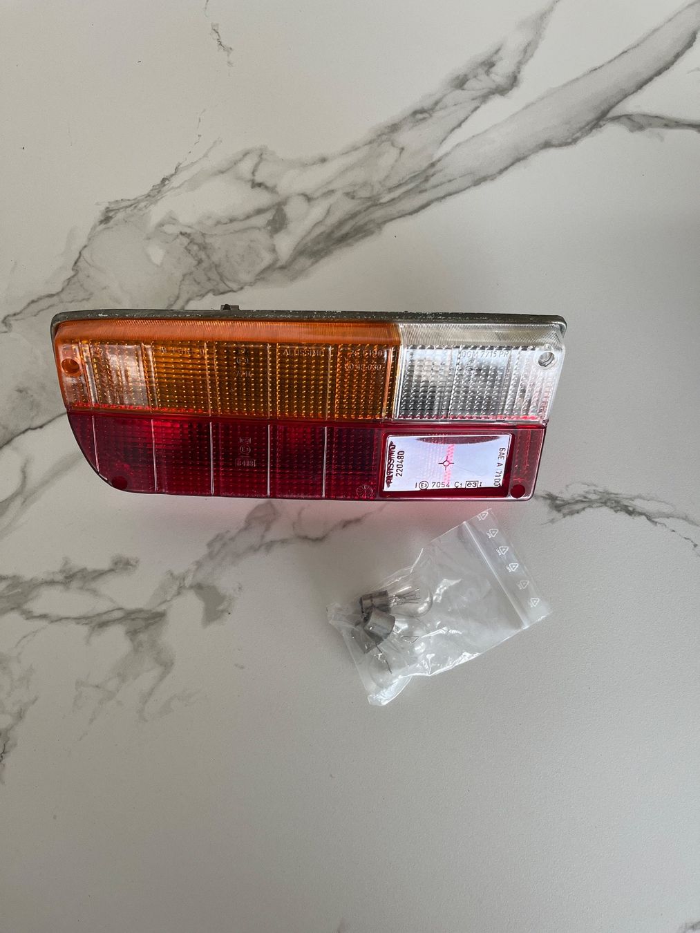 Tutti pezzi di ricambio auto: Alfa Romeo GT 2000 Heckleuchte L – Usato da lyss venduto da Loperfido21 3