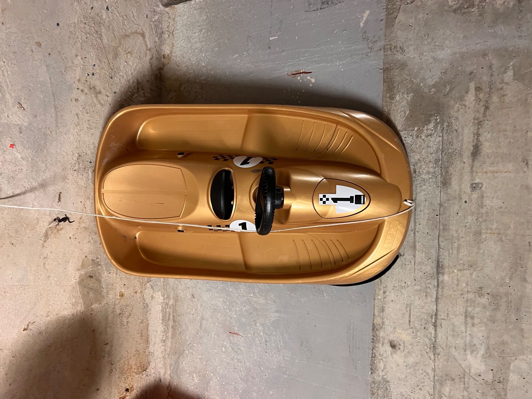 Luge: Bob - Schlitten gold – D'occasion à Wiesendangen par lau_qy7x