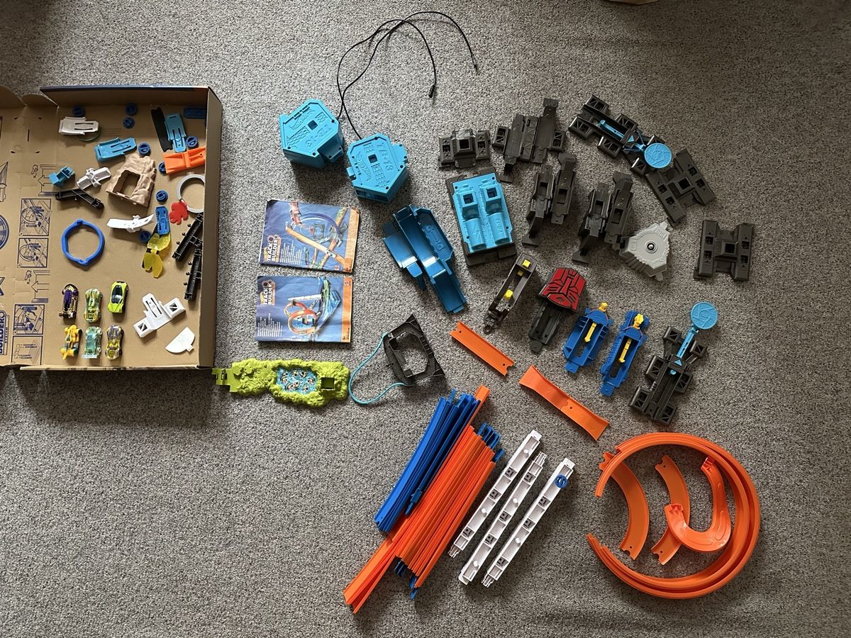 Hot Wheels Piste: Hot Wheels Track Builder System 35+ Teile Konvolut – Usato da Laufenburg venduto da Mactso 3