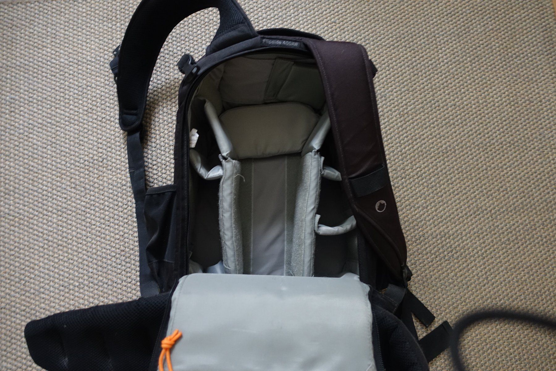 Lowepro Zaini: Fotorucksack Lowepro – Nuovo (secondo la descrizione) da Rorschach venduto da Helpstone0 1
