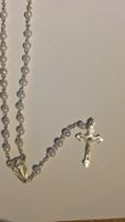 Rosenkranz mit Perlen und Kreuz 