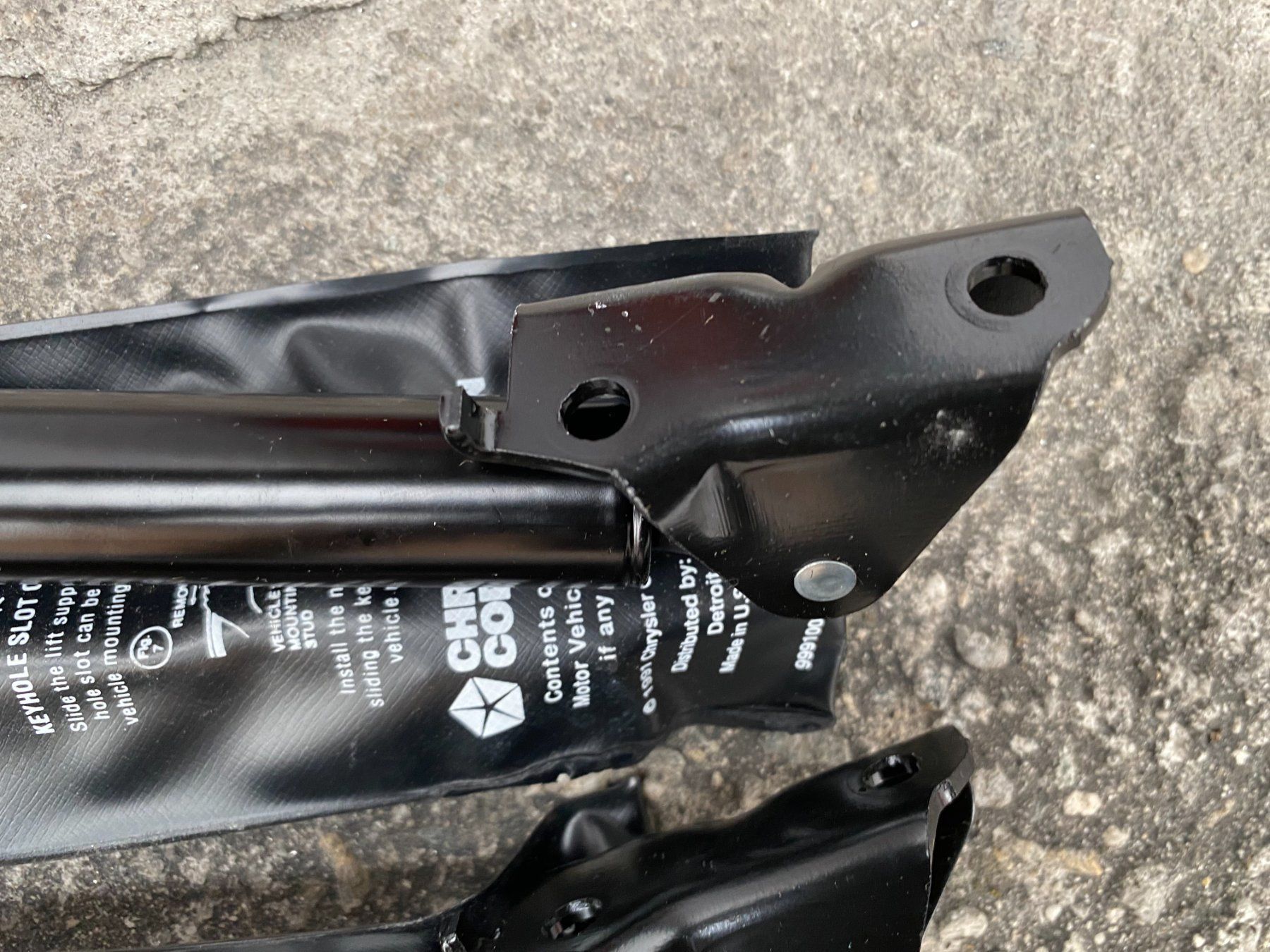 Mopar Tutti pezzi di ricambio auto: Mopar Stoßdämpfer der Heckklappe‪ – Nuovo (secondo la descrizione) da Minusio venduto da demi0110 5