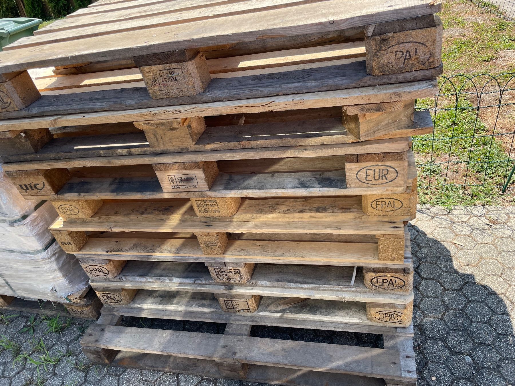 Paletten: 8 Holzpaletten gebrauchter Zustand – Gebraucht aus Biel-Benken BL von Ddrummer 2
