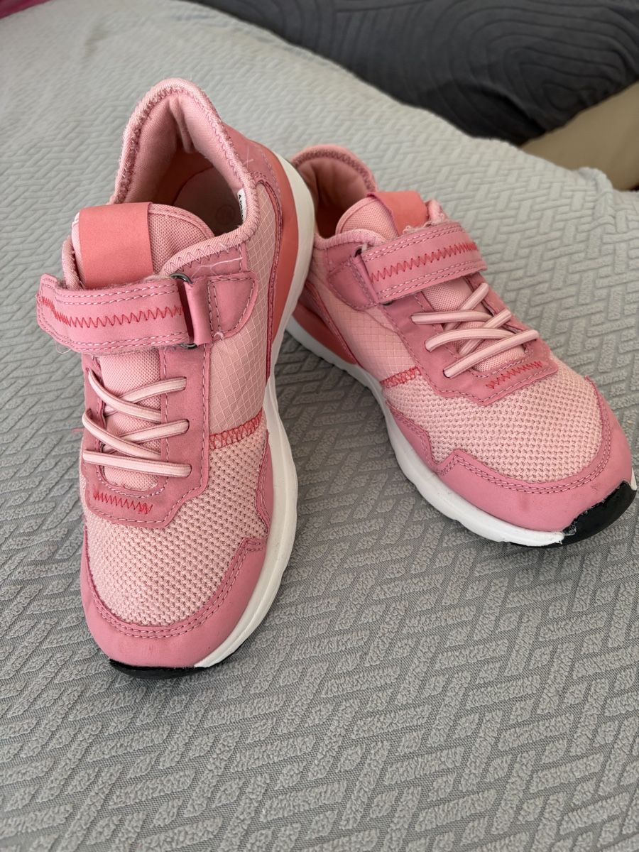 Scarpe per ragazze: Turnschuhe Hallenschuhe Grösse 34 – Usato da Ostermundigen venduto da des_t9vv 1