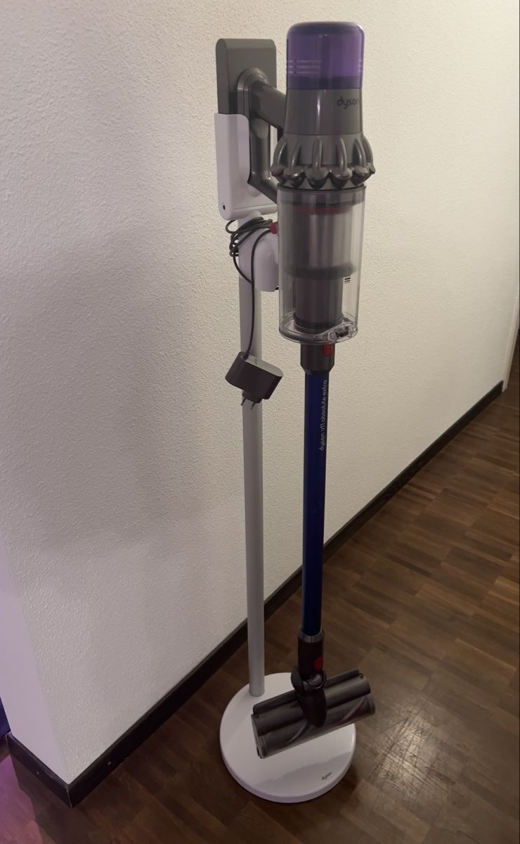 Dyson Aspirapolveri & Accessori: Dyson V11 Absolute Extra mit Ständer-Akku u Filter Neuwertig – Usato da Heerbrugg venduto da fdi_7ngx 3