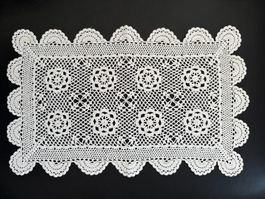 Spitzendeckchen Handarbeit gehäkelt  41 x 25 cm