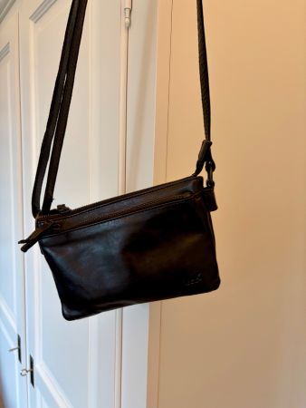 kleine Umhängetasche Bear, schwarz, Leder
