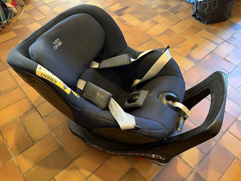 Seggiolini per auto: Britax Römer Swingfix M i-Size – Usato da Zollikon venduto da sin_g9w6 1