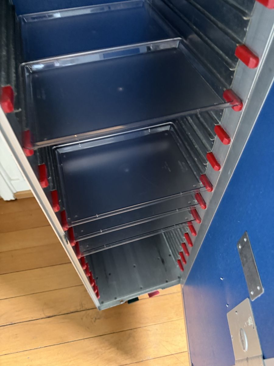 Altro in Aeronautica: Gebrauchter Flugzeugtrolley, Trolley, Flugzeugtrolli 49 – Nuovo (secondo la descrizione) da BASEL venduto da zum_schneugge 6