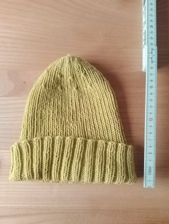Tolle senfgelbe Strickmütze in angenehmer Schurwolle