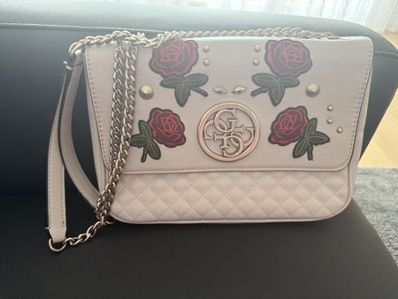 Wunderschöne Handtasche von Guess, neuwertig, Top Zustand!