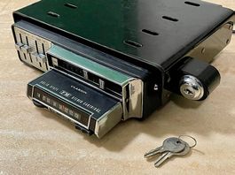 Clarion 8-Spur Player mit Clarion FM Radio Kassette 1971