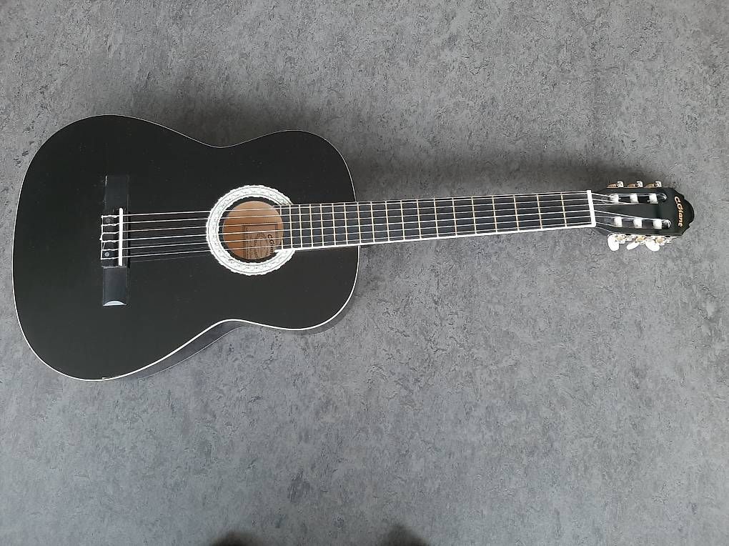 Musikinstrumente: Gitarre und Ständer – Gebraucht aus Neuhausen am Rheinfall von dor_bjg2