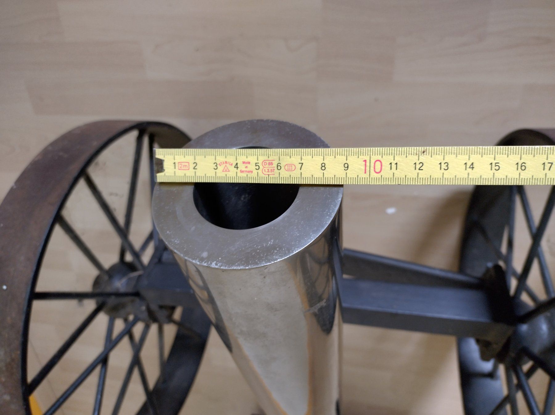Tutte le decorazioni: Unikat Dekoration Kanone – Usato da Hausen am Albis venduto da Adiwettstein 4