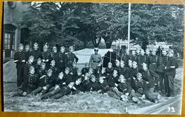 AK: Militaire - Soldats pose pour la photo