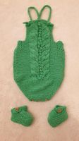 STRAMPELANZUG + MINI/ BABYSCHÜHCHEN AUS STRICK - Farbe: Grün